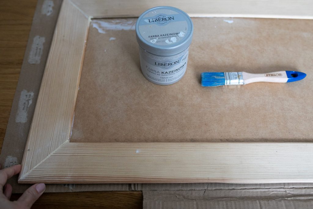 Jak pomalować meble w okleinie? 